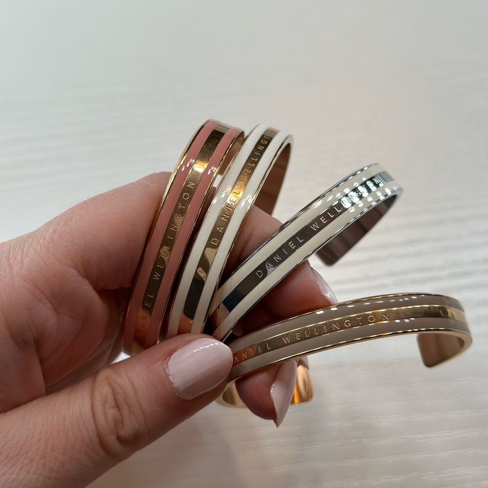 Daniel Wellington Cuff (one bracelet - choose color)